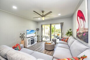 170 Turtle Lake Ct in Naples, FL - Building Photo