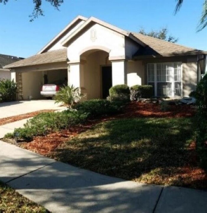 5517 War Admiral Dr in Zephyrhills, FL - Building Photo