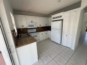 7751 NW 194th St in Hialeah, FL - Building Photo - Building Photo