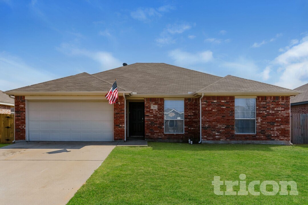 932 Crowder Dr in Crowley, TX - Foto de edificio