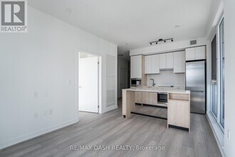 1007 The Queensway in Toronto, ON - Building Photo - Building Photo