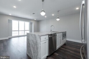 711 N 16th St in Philadelphia, PA - Building Photo