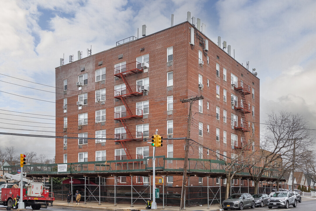 Braddock Ave in Bellerose Manor, NY - Building Photo