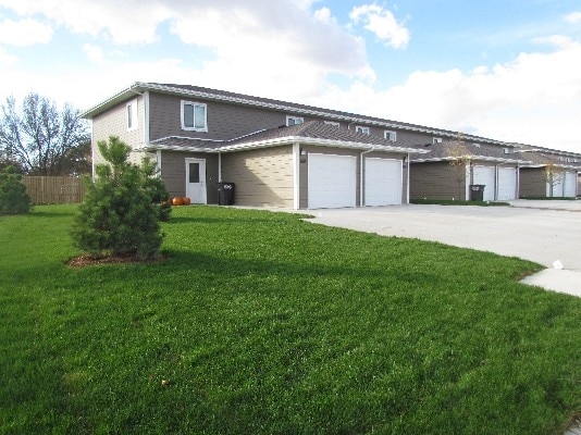Autumn Wind Townhomes in Eagle Lake, MN - Foto de edificio