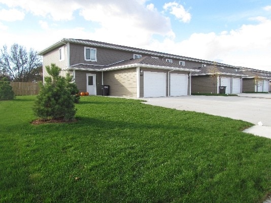 Autumn Wind Townhomes in Eagle Lake, MN - Building Photo