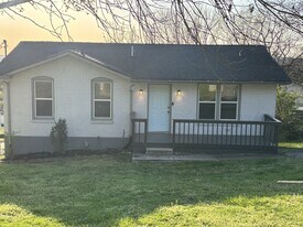 2718 Oakwood Ave in Nashville, TN - Building Photo