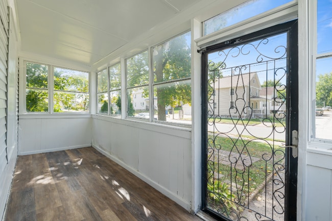 1312 3rd St in Moline, IL - Foto de edificio - Building Photo