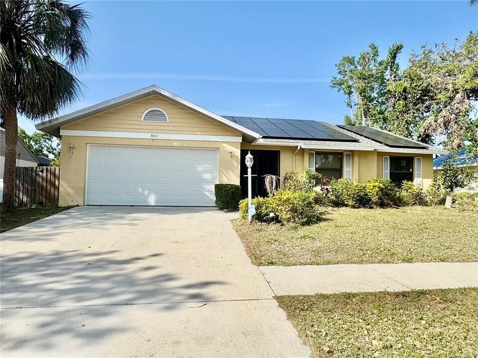 5417 Colonial Oaks Blvd in Sarasota, FL - Building Photo