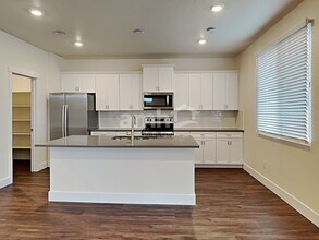 1005 Woodsome Ave in Kuna, ID - Foto de edificio - Building Photo