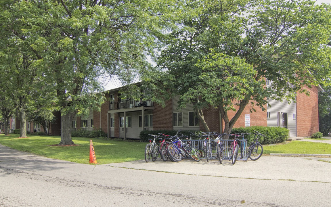 Parkside Drive Apartments in Dekalb, IL - Foto de edificio