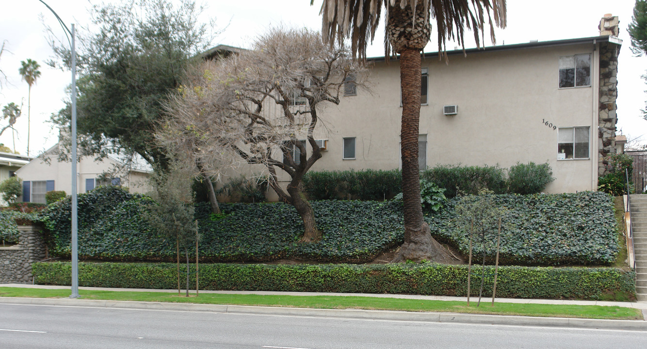 1609 Fair Oaks Ave in South Pasadena, CA - Building Photo