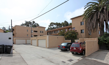 Santa Fe Villas in San Diego, CA - Foto de edificio - Building Photo