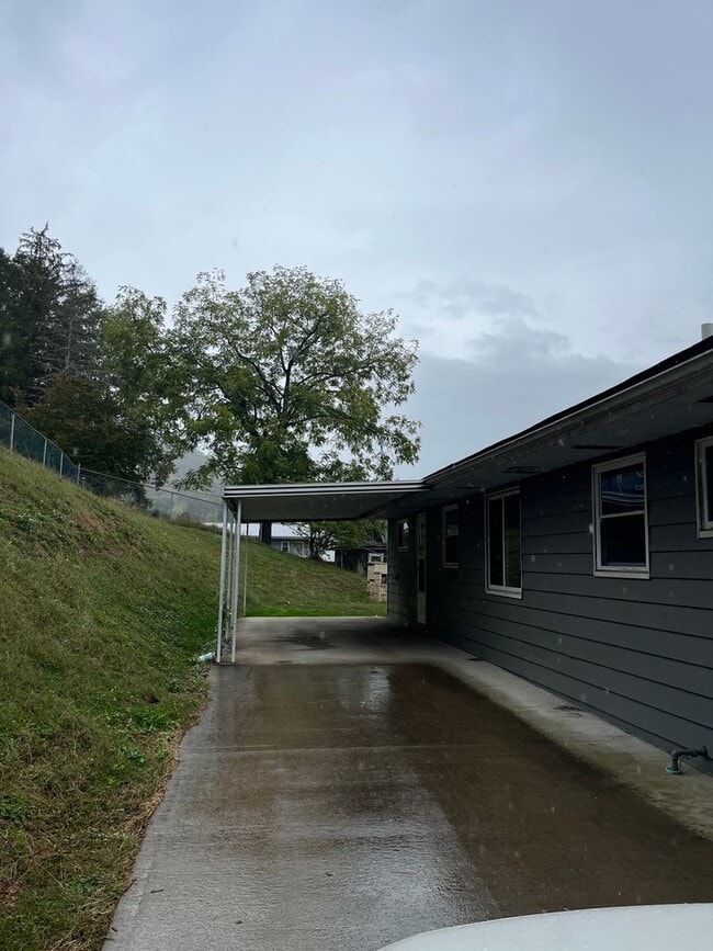 507 Walnut St in Glenville, WV - Building Photo - Building Photo