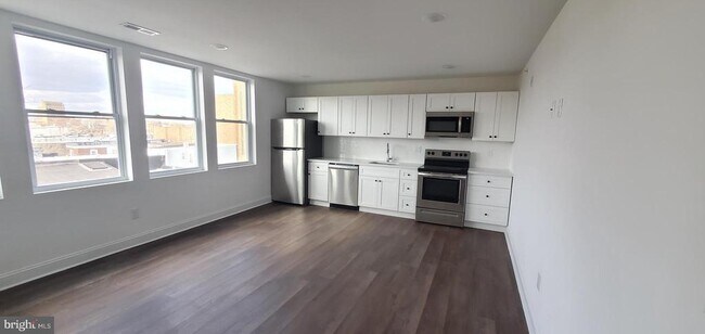 3102 Frankford Ave in Philadelphia, PA - Building Photo - Building Photo