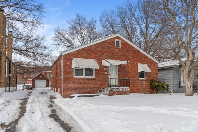 5303 Hodiamont Ave in Jennings, MO - Building Photo - Building Photo