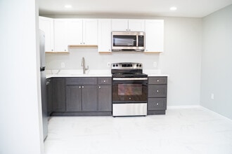 Kenmore Apartments in Southington, CT - Building Photo - Building Photo