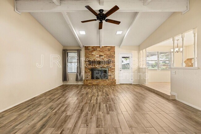 429 Lindenwood Ln W in Hewitt, TX - Building Photo - Building Photo