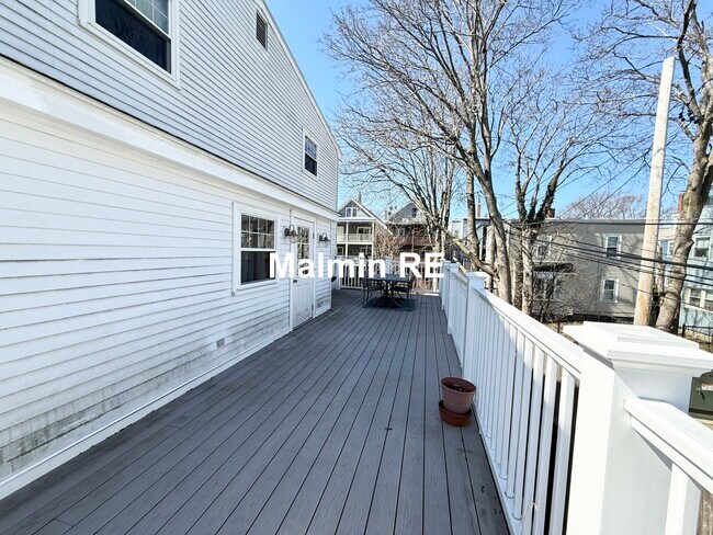 920 E 4th St, Unit 2 in Boston, MA - Building Photo - Building Photo