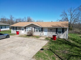 1039-1041 N Aztec Ct in Independence, MO - Building Photo