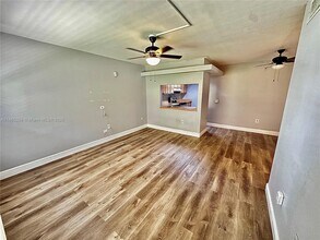 10055 NW 4th St in Pembroke Pines, FL - Foto de edificio - Building Photo