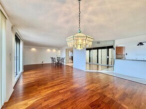 5950 Pelican Bay Plaza S in Gulfport, FL - Building Photo - Building Photo