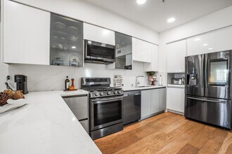 820 S Wilton Pl, Unit 401 in Los Angeles, CA - Foto de edificio - Building Photo