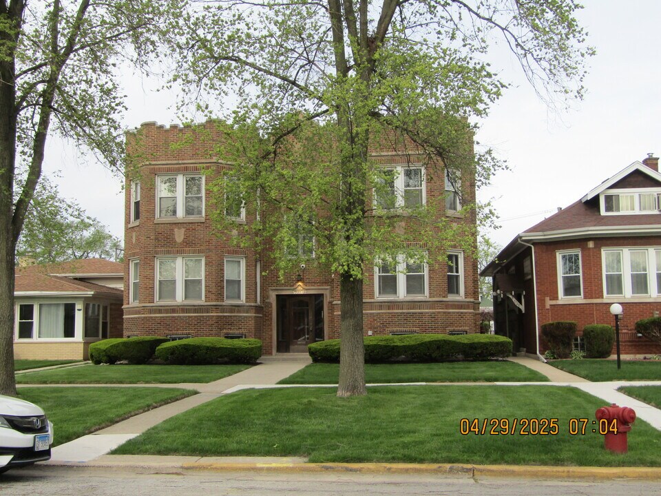 7730 S Michigan Ave, Unit 1st floor in Chicago, IL - Building Photo