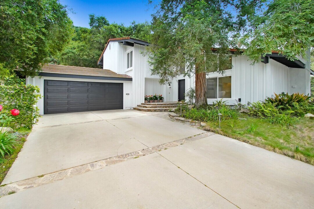 4359 Park Alisal in Calabasas, CA - Building Photo