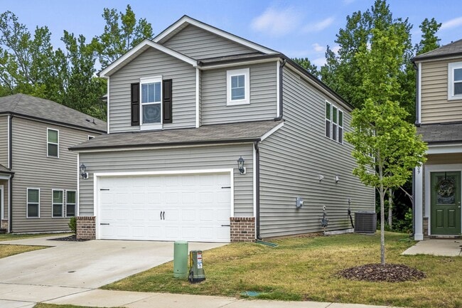 205 Wilbur Lake Dr in Fuquay Varina, NC - Building Photo - Building Photo