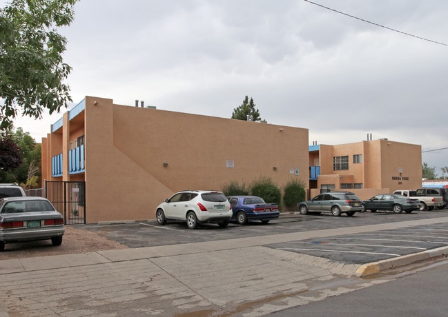 Kachina Apartments in Albuquerque, NM - Building Photo - Building Photo