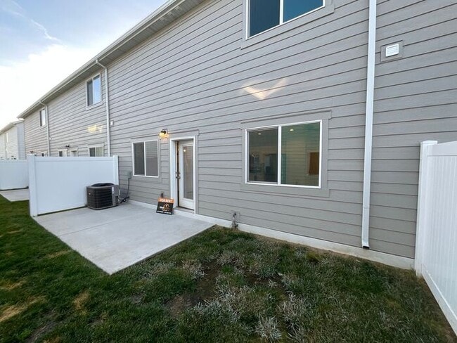 2090 2090 W in West Haven, UT - Building Photo - Building Photo