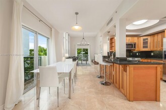 1040 10th St, Unit 400 in Miami Beach, FL - Building Photo - Building Photo