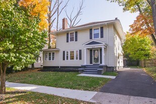 2537 S Taylor Rd in Cleveland Heights, OH - Building Photo