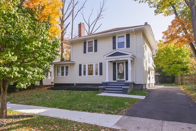 property at 2537 S Taylor Rd