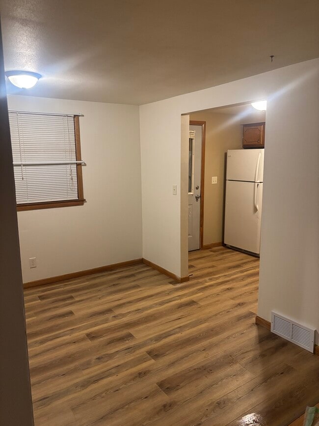 1117 Melrose Ct in Neenah, WI - Building Photo - Building Photo