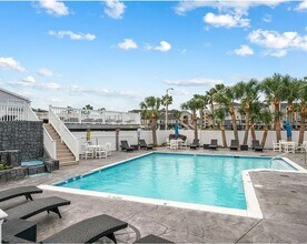 3506 Cove View Blvd in Galveston, TX - Foto de edificio - Building Photo