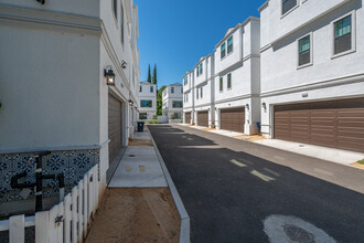 Albright Village in Sacramento, CA - Building Photo - Building Photo