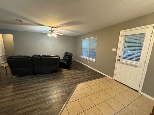 4923 Celtic Cor in San Antonio, TX - Building Photo - Building Photo
