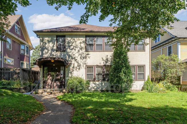 969 St Clair Ave in St. Paul, MN - Building Photo - Building Photo