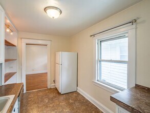 369 19th St SE-Unit -Upper in Cedar Rapids, IA - Building Photo - Building Photo