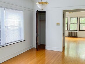 1448 W Cornelia Ave, Unit 2F in Chicago, IL - Building Photo - Building Photo