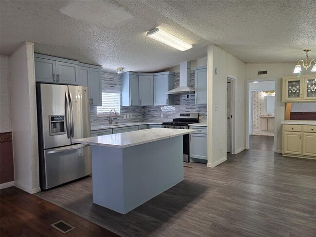 property at 7628 Northview Ln