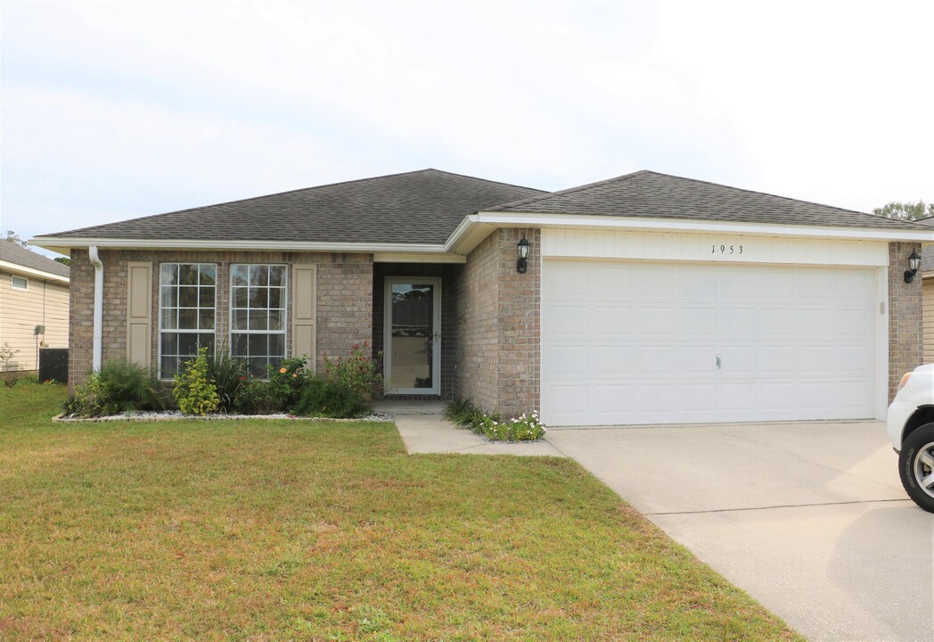 1953 Catline Cir in Navarre, FL - Building Photo