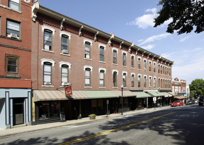 140 Main St-Unit -31 in Biddeford, ME - Foto de edificio - Building Photo