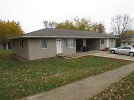 110 Westgate Ave in Cedar Falls, IA - Building Photo