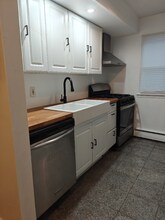 55 Gill Ln, Unit 5 in Woodbridge Township, NJ - Foto de edificio - Building Photo