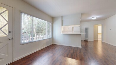 2407 Ruhland Ave, Unit 2 in Redondo Beach, CA - Building Photo - Building Photo