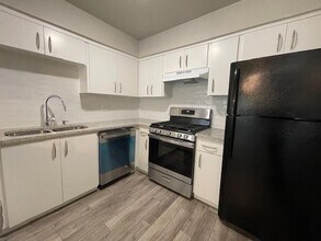 8808 Mountain Ridge Dr in Austin, TX - Building Photo - Building Photo