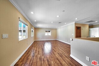 1142 S Mariposa Ave in Los Angeles, CA - Building Photo - Building Photo