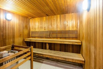 117 Eglinton Ave E in Toronto, ON - Building Photo - Building Photo